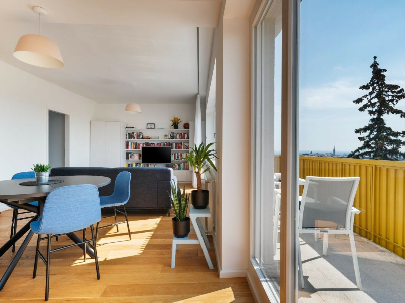 Auf Kissvábhegy, einer 85 m2 renovierten Wohnung mit einem Panoramablick von seinem 10 m2 Balkon!