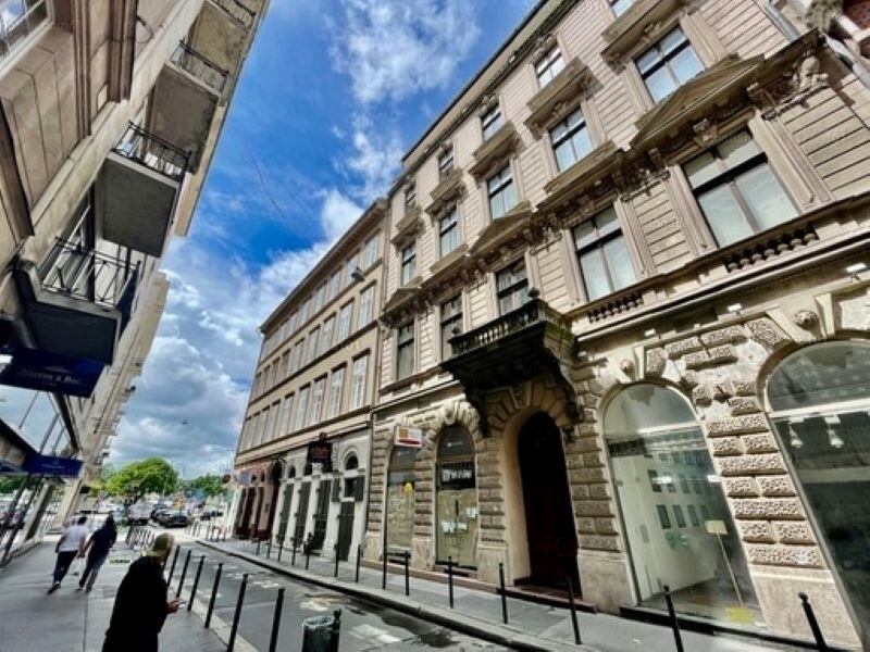 78 M2 wollen Renovierung in der Northern Váci Street!