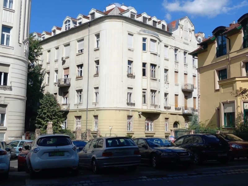 100 m2 renovierte Wohnung zu einem sehr guten Preis direkt unter Buda Castle im 1. Bezirk!