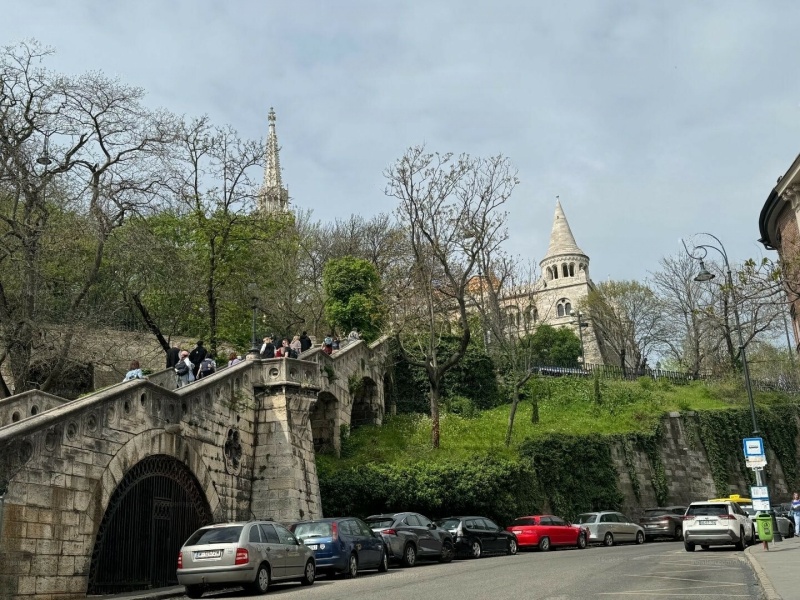 59 M2 Wohnung mit direktem Straßeneingang in sehr gutem Zustand direkt unter Buda Castle Walls zu einem tollen Preis!